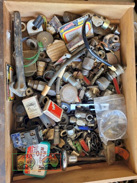 Box of Assorted Sundries - photo 2