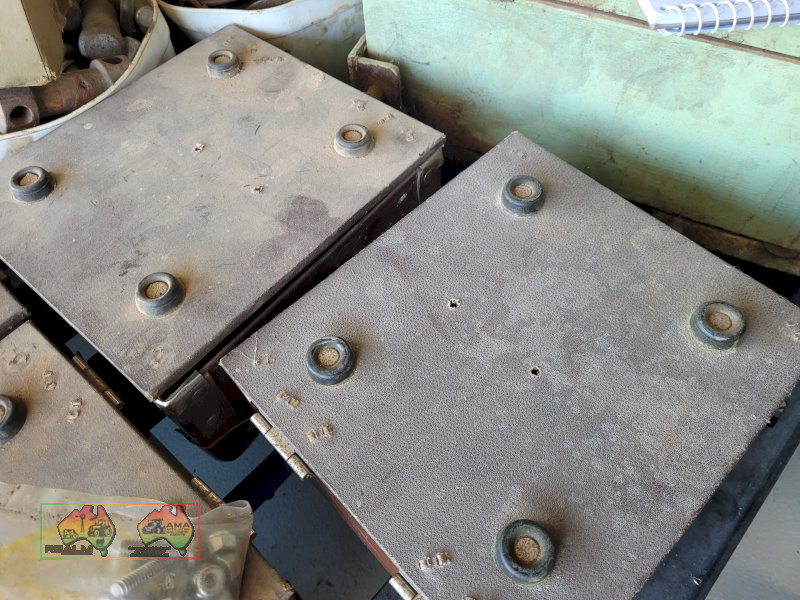 2x Boxes of Exhaust Clamps & Conveyor Joiners - photo 5