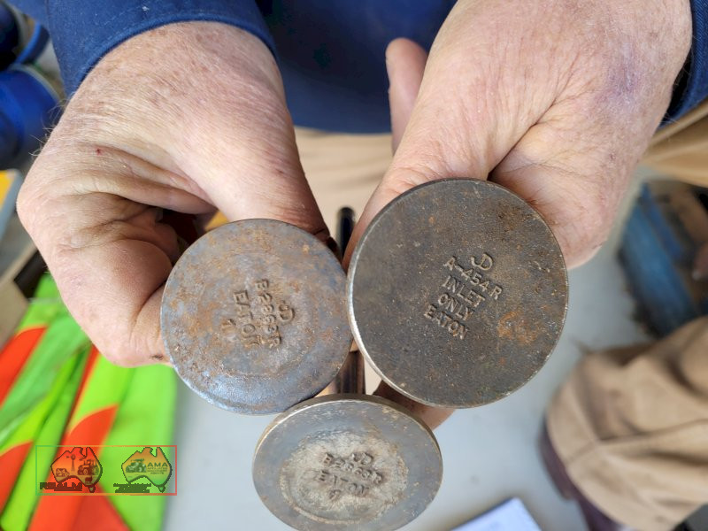 Assorted New Engine Valves (Possibly Detroit) - photo 2