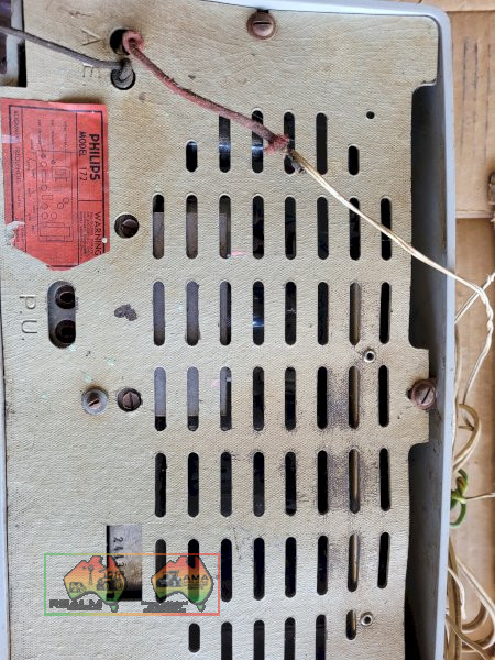 Collectors Phillips Radio (Good working cond.) - photo 3