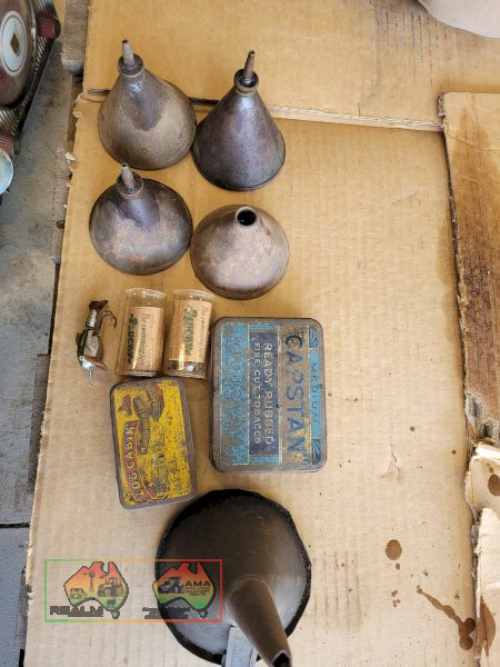 2x Tobacco Tins, 2x Plucky Swimming Lures & Shearers Oil Cans - photo 3
