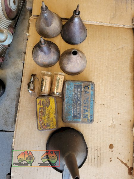 2x Tobacco Tins, 2x Plucky Swimming Lures & Shearers Oil Cans - photo 2