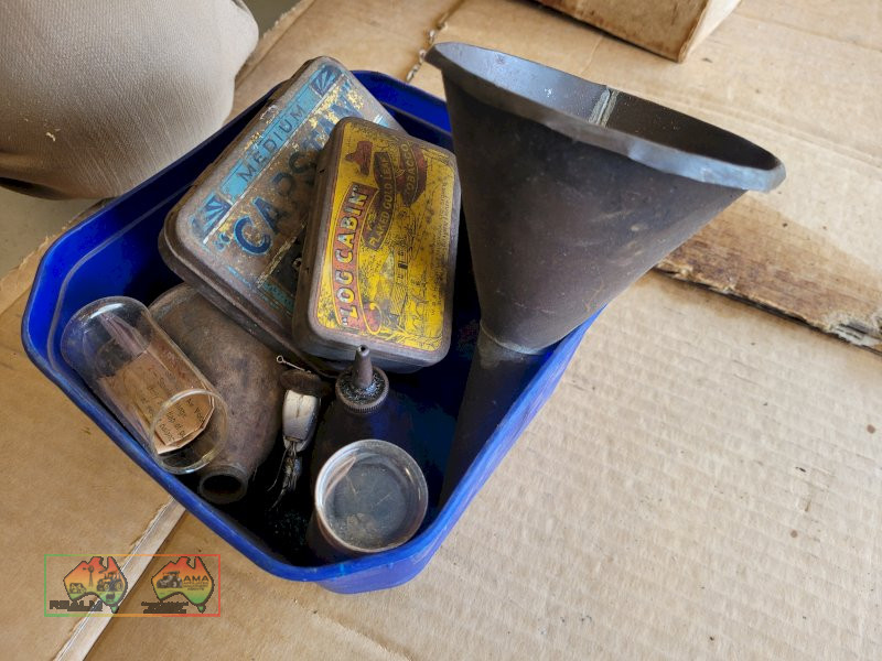 2x Tobacco Tins, 2x Plucky Swimming Lures & Shearers Oil Cans - photo 8