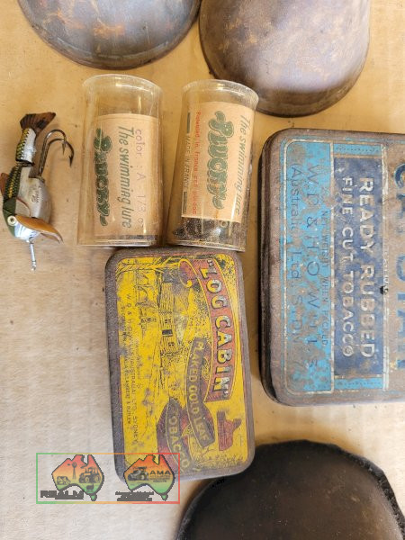 2x Tobacco Tins, 2x Plucky Swimming Lures & Shearers Oil Cans - photo 4