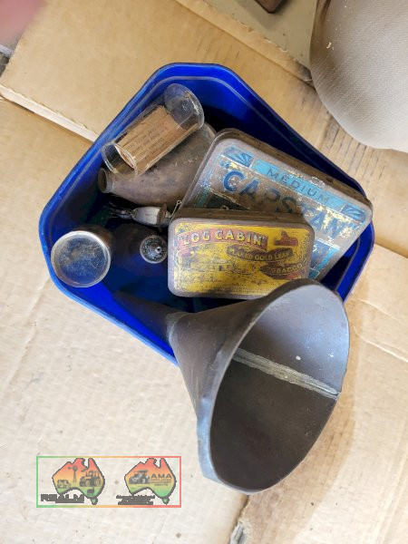 2x Tobacco Tins, 2x Plucky Swimming Lures & Shearers Oil Cans - photo 9