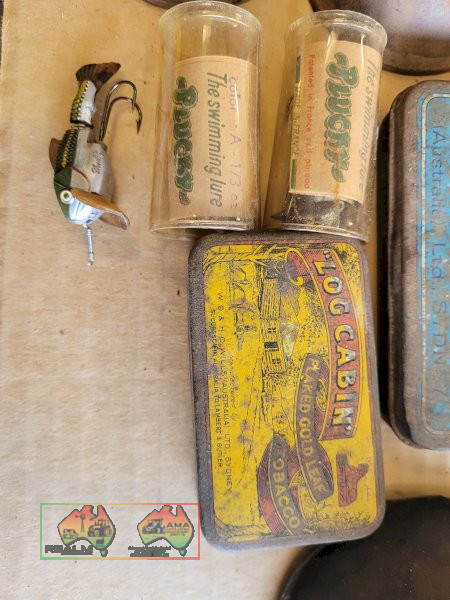2x Tobacco Tins, 2x Plucky Swimming Lures & Shearers Oil Cans - photo 5