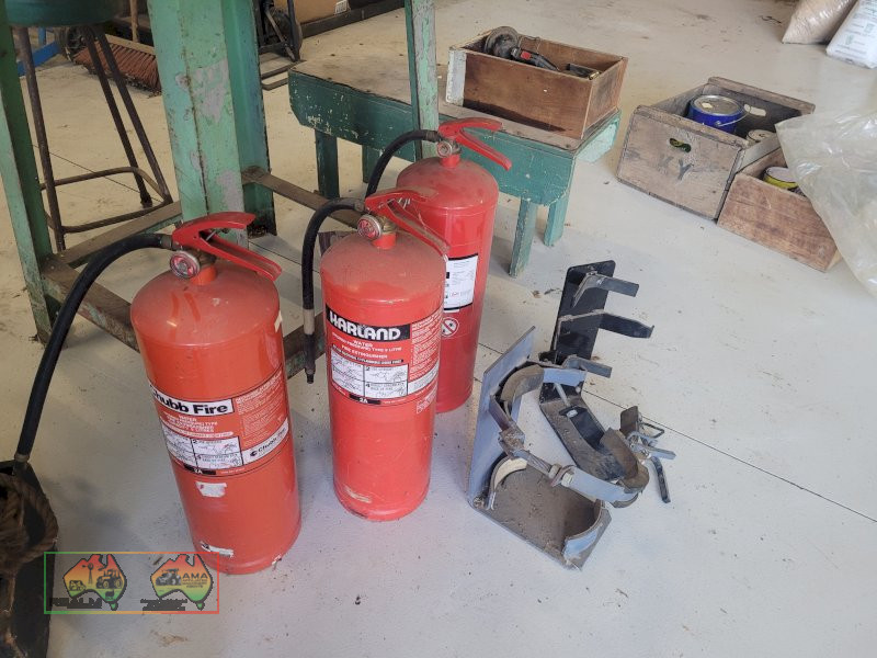 3x Fire Extinguishers - photo 5