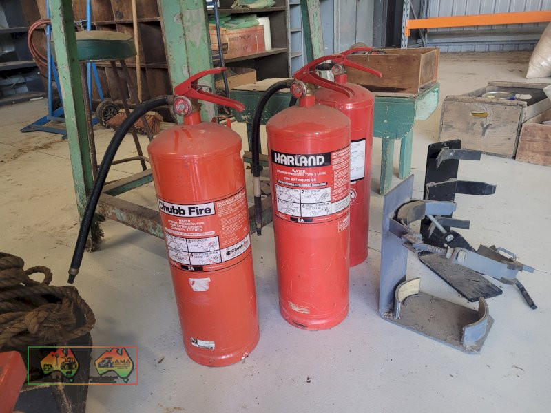 3x Fire Extinguishers - photo 4