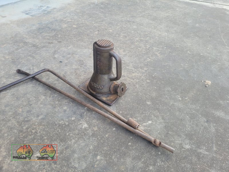 Original Screw Jack with Handle - photo 1
