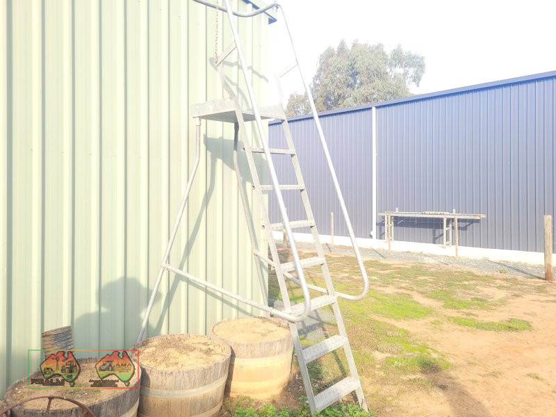Galv. Fuel Bowser Ladder - photo 2