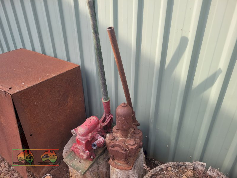 TH Hicks Antique Hand Water Pump (Not Seized) - Red one not incl. - photo 3
