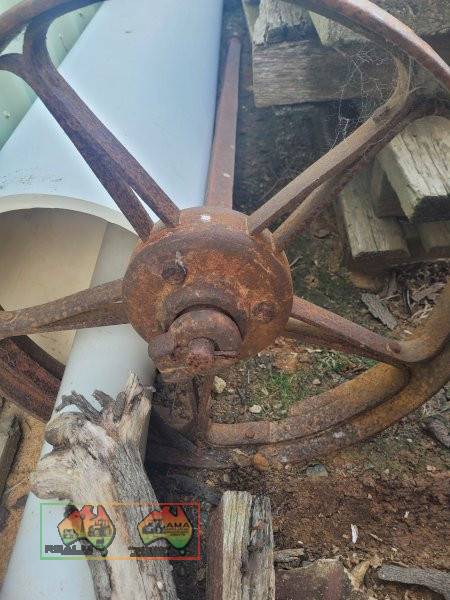 Riveted Iron Wheel & Axle - photo 4