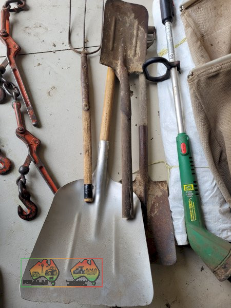 Grain Shovel, 2 Spades & Pitch Fork - photo 2