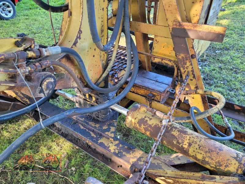Trailing Backhoe with PTO Pump - photo 6