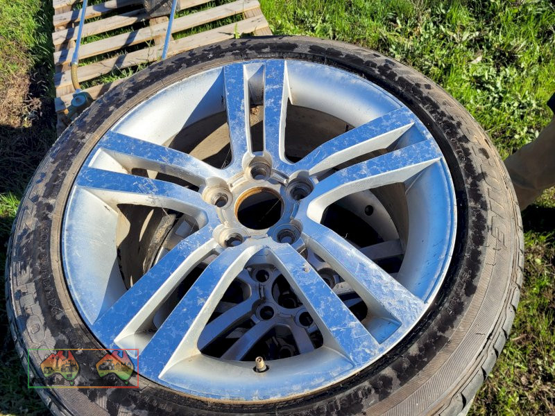 VE Commodore Mag Rims & Tyres x4