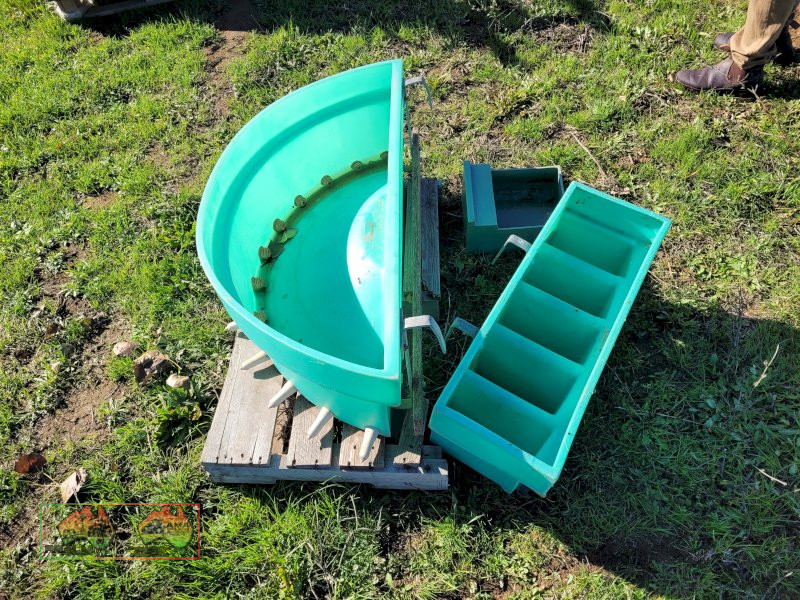 2x Calf Milk Feeders & Water Trough - photo 6