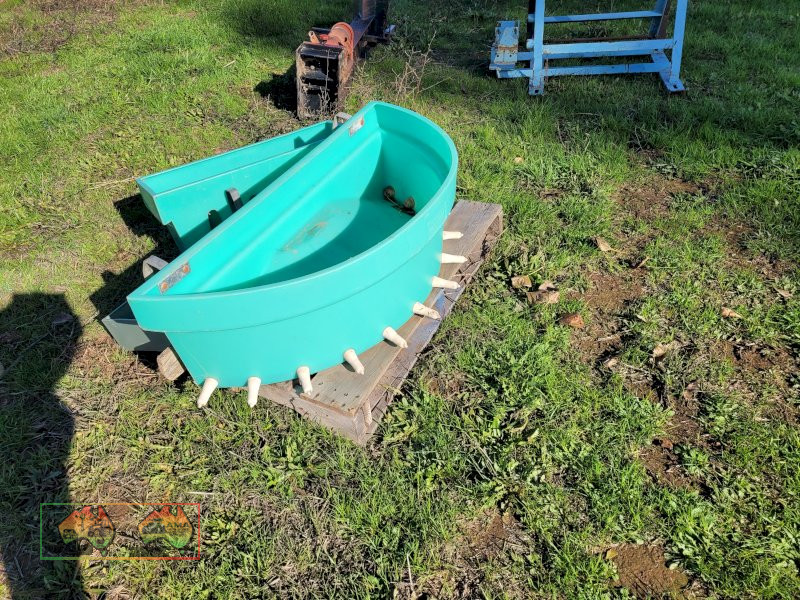 2x Calf Milk Feeders & Water Trough - photo 2