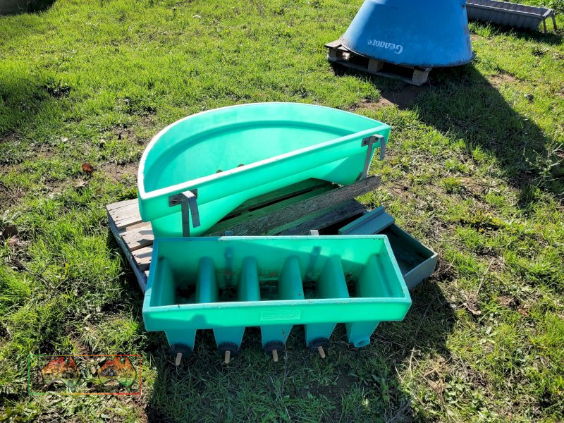 2x Calf Milk Feeders & Water Trough - photo 4