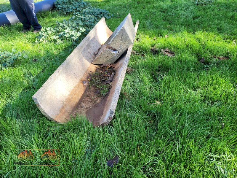 8ft Concrete Water Trough with Ends & Cover - photo 5