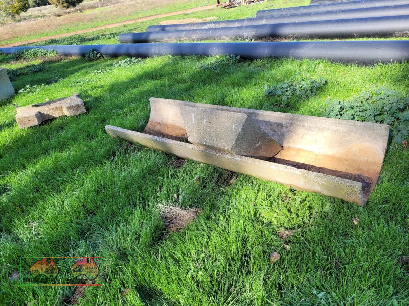 8ft Concrete Water Trough with Ends & Cover - photo 2
