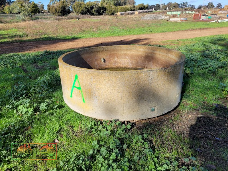 6ft Concrete Water Trough (A) - photo 2