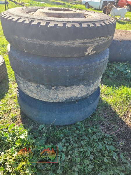 4x Truck 8 Stud Rims & Tyres (9.00/20) - photo 3