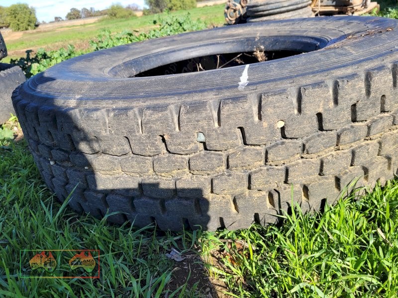 Michelin 11R22.5 Re-cap Truck Tyre - photo 4