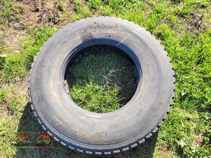 Michelin 11R22.5 Re-cap Truck Tyre - photo 3