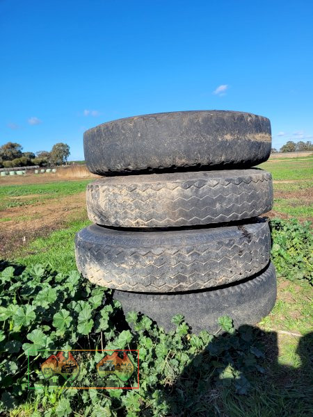 4x Truck 8 Stud Rims & Tyres (9.00/20) - photo 1