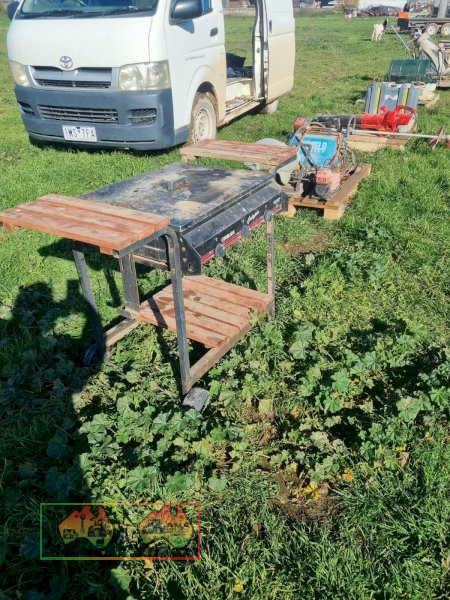 3 Burner Gas BBQ on Trolley - photo 1