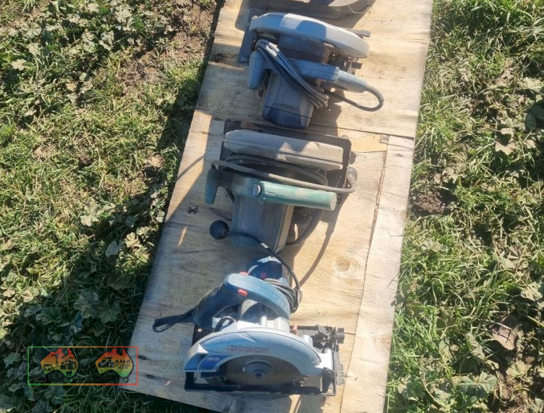 3x Circular Saws