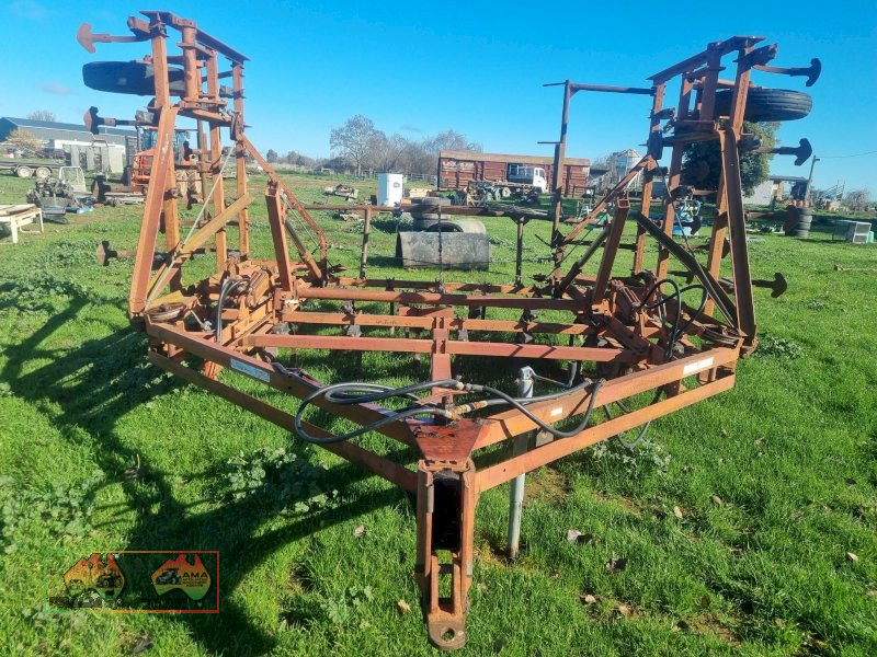 IH Cultivator - Vibrashank 45 Tyne