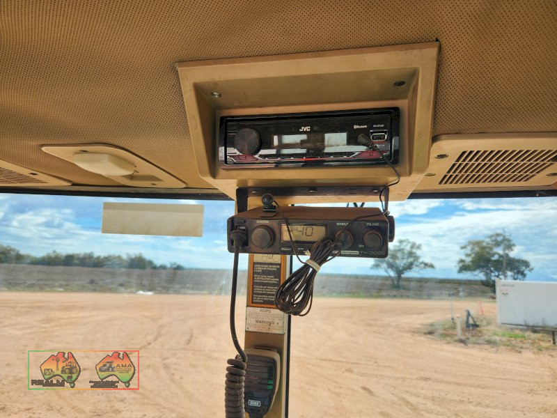 John Deere 7810 with FEL - photo 6
