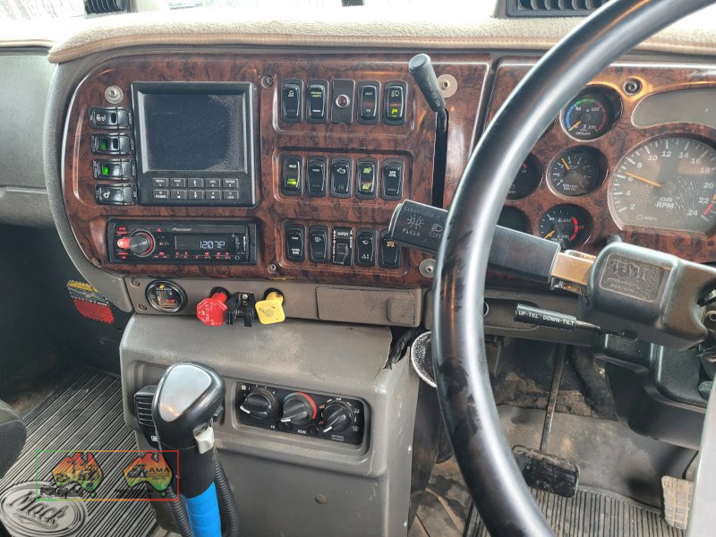 2005 Mack Vision CX-688 RST Prime Mover - photo 11