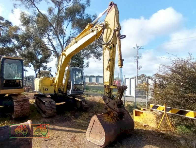 Sumitomo SH120 Excavator - photo 3
