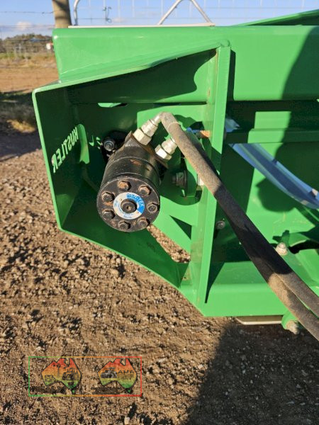 Hustler Unrolla LX105 Mounted Bale Feeder - photo 9