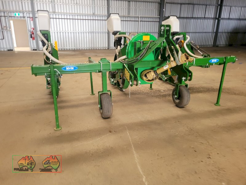 2023 MOM 3000, 3 Row Precision Airseeder (AS-New)