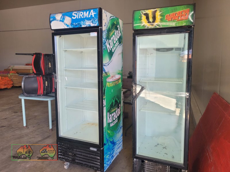 2x Commercial Drinks Display Fridges - photo 2