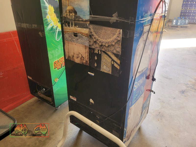 2x Commercial Drinks Display Fridges - photo 4