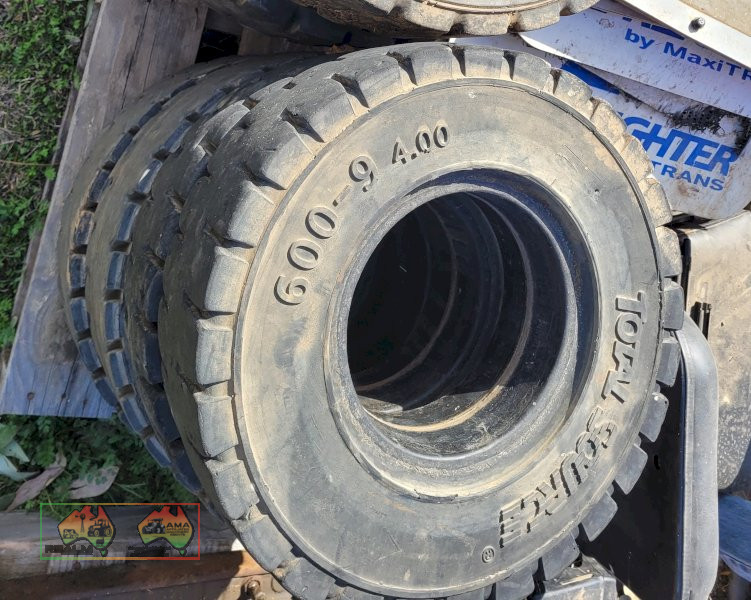 2x 9" Solid Forklift Tyres (Kyabram Vic) - photo 2
