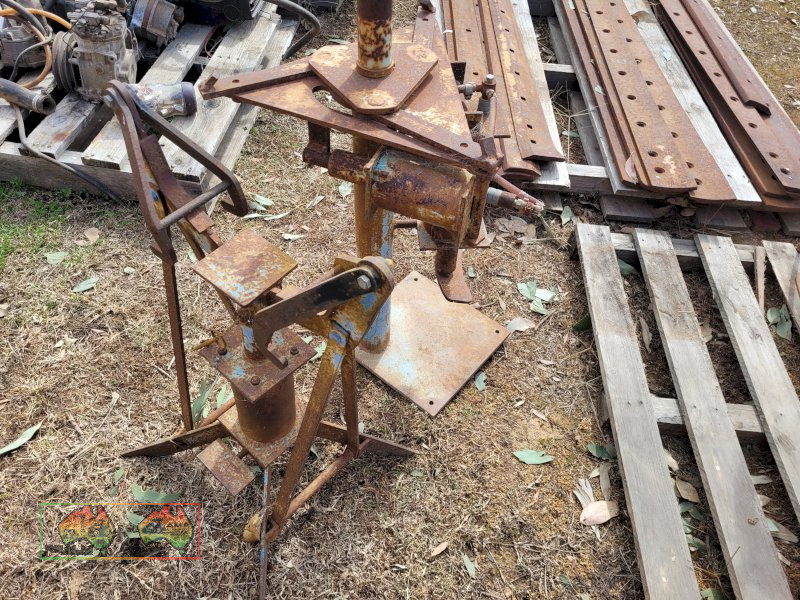 Olden Style Tyre Changer and Bead Breaker (Rusty ~ Needs Repair) (Kyabram Vic.)