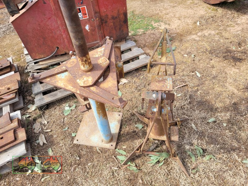 Olden Style Tyre Changer and Bead Breaker (Rusty ~ Needs Repair) (Kyabram Vic.) - photo 2