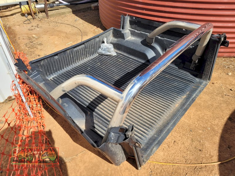 Ford Ranger Plastic tub liner and Chrome bar - photo 1