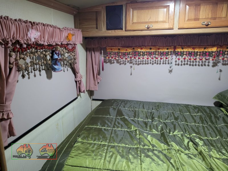 Fleetwood 'Pace Arrow' Motorhome (Kyabram Vic.) - photo 15