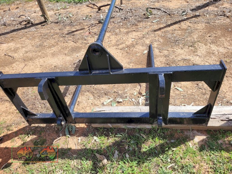 FEL Quick Hitch 3 Prong Hay Forks 'A' (Kyabram Vic.) - photo 2