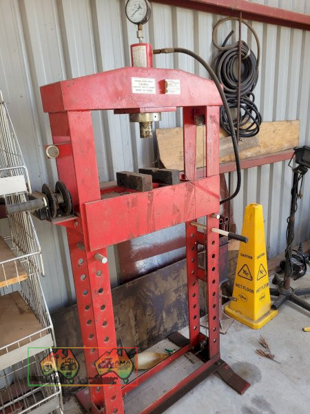 30 Ton Hyd. Workshop Press (Kyabram Vic.) - photo 2