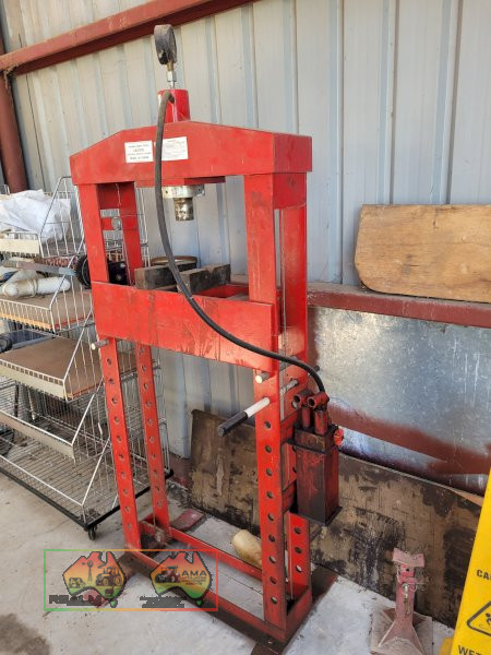 30 Ton Hyd. Workshop Press (Kyabram Vic.)