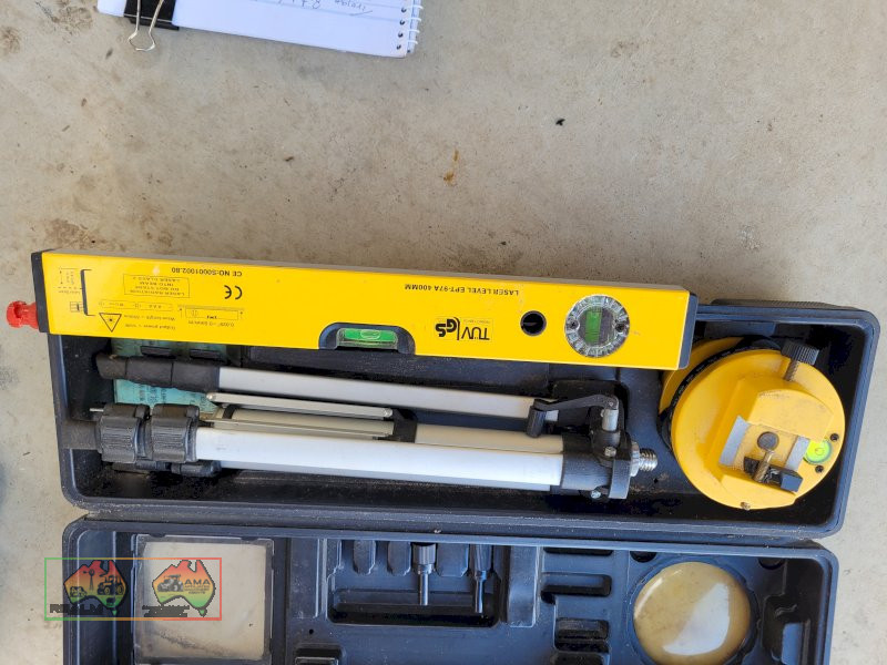 Builder's Laser Tripod & Spirit Level (Kyabram Vic.) - photo 2