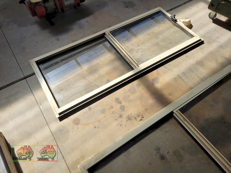 New Cream Alloy Tinted Window Set "A" (Kyabram Vic.) - photo 2