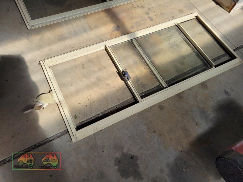New Cream Alloy Tinted Window Set "A" (Kyabram Vic.) - photo 5